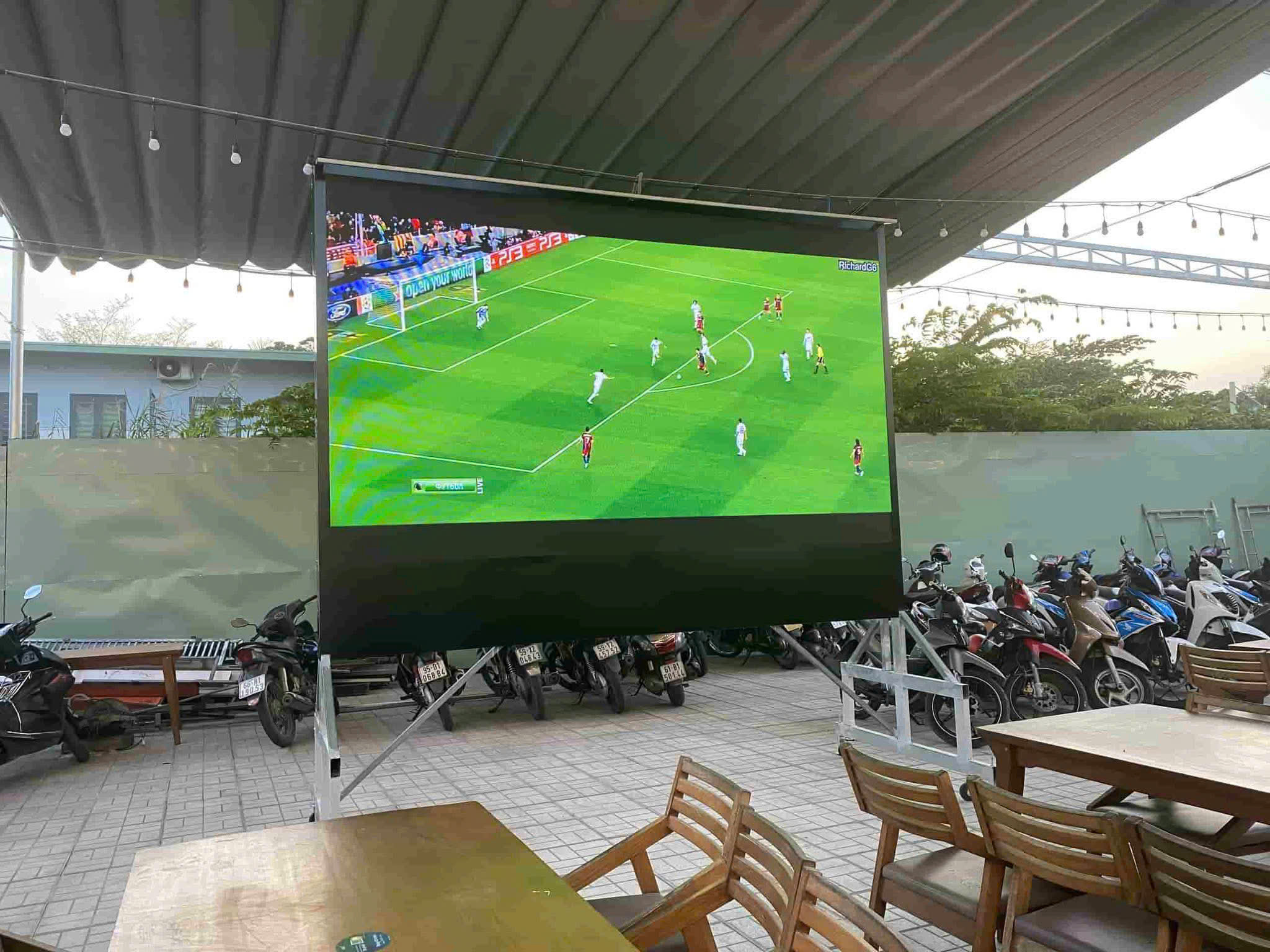 Màn Hình LED Xem Bóng Đá